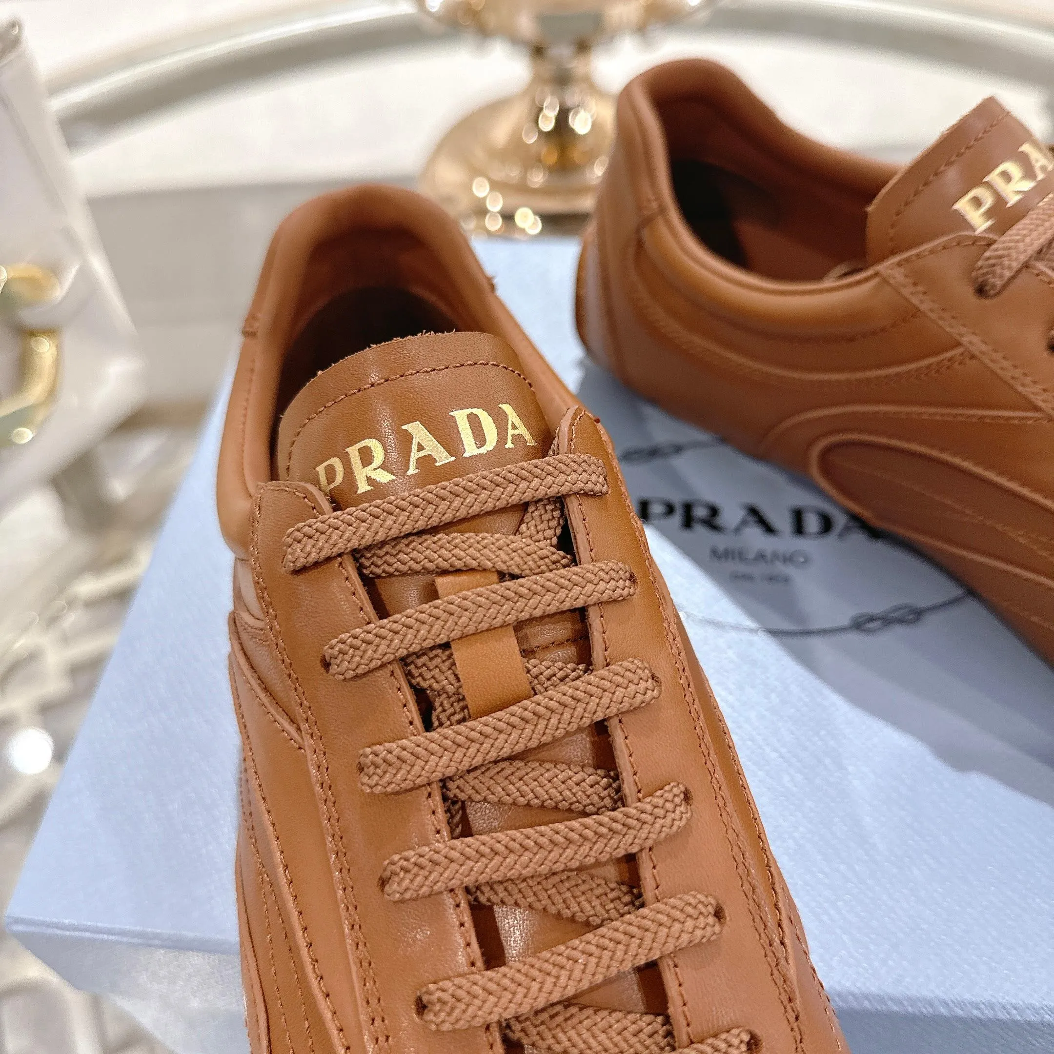 P600. PRADA for couples, casual shoes for couples, originally developed 1:1, made of imported cowhide, silk sheepskin lining, rubber outsole, comfortable and soft on the feet, size for women: 35 to 41. Male 38 to 45